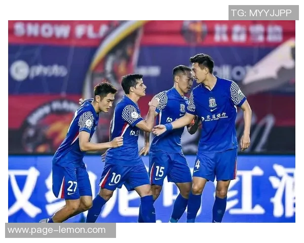 200年9月申花与国安激战回顾:经典对决再现足球激情与荣耀 200年9月申花与国安激战回顾:经典对决再现足球激情与荣耀